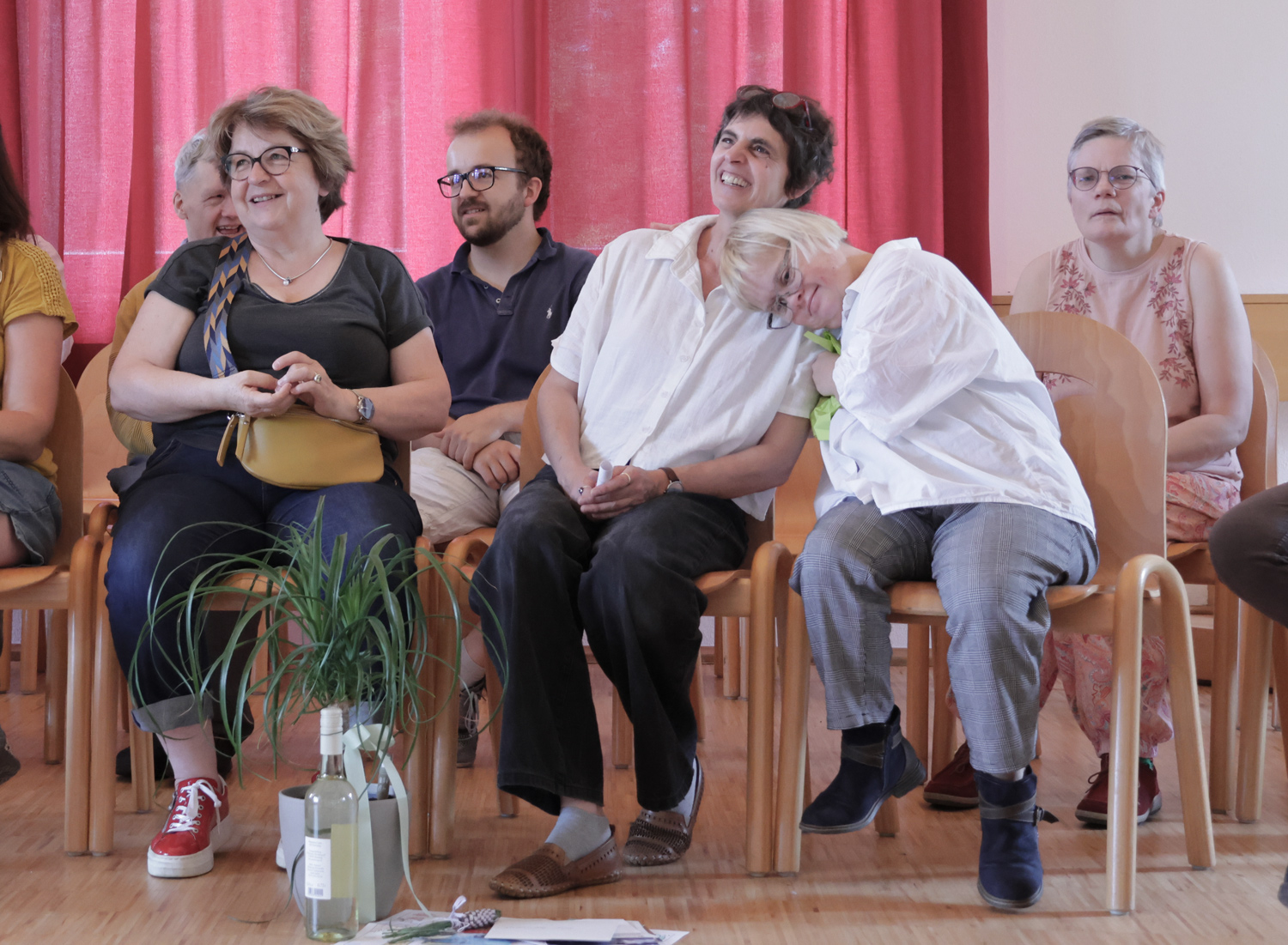 Anne Heemann mit Kollegin und Betreute bei der Abschiesfeier