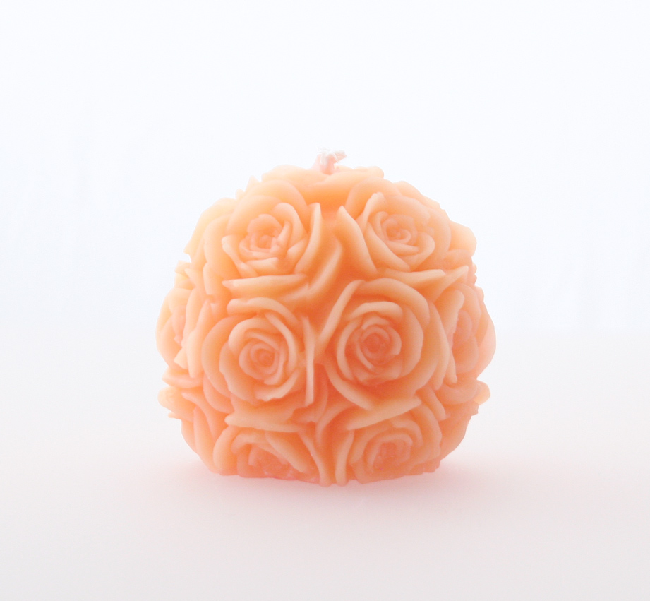 Rosenkugelkerze aus Bienenwachs in Apricot