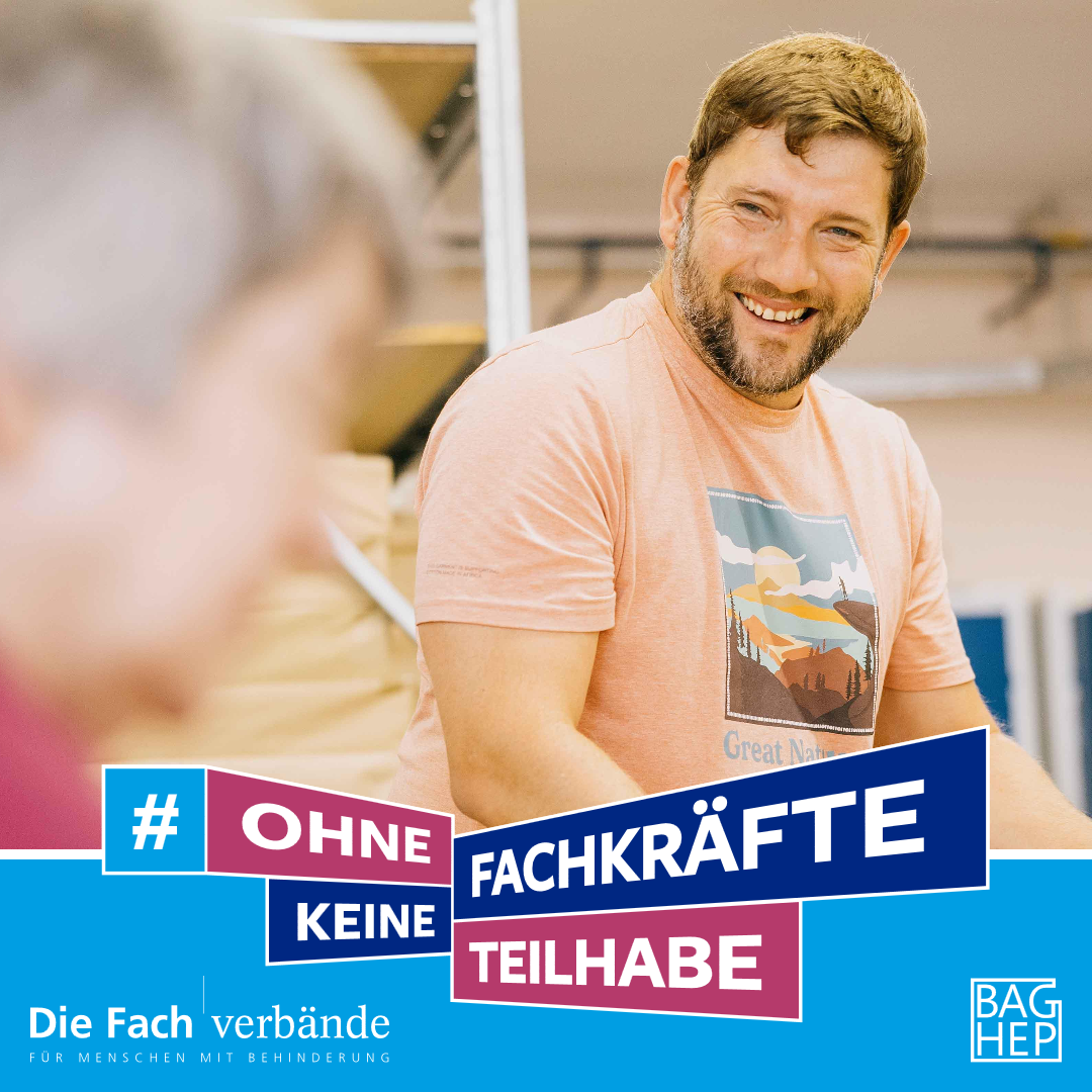 Mitarbeiter der Papierwerkstatt