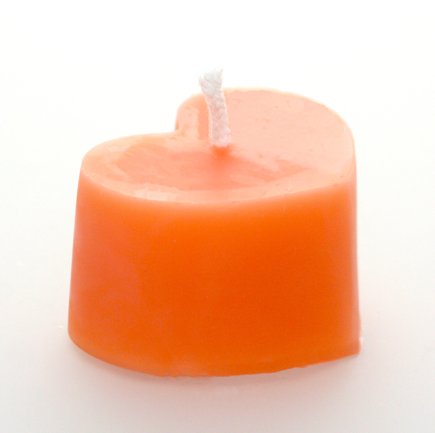 Apricot-Farbene Bienenwachskerze in Herzform