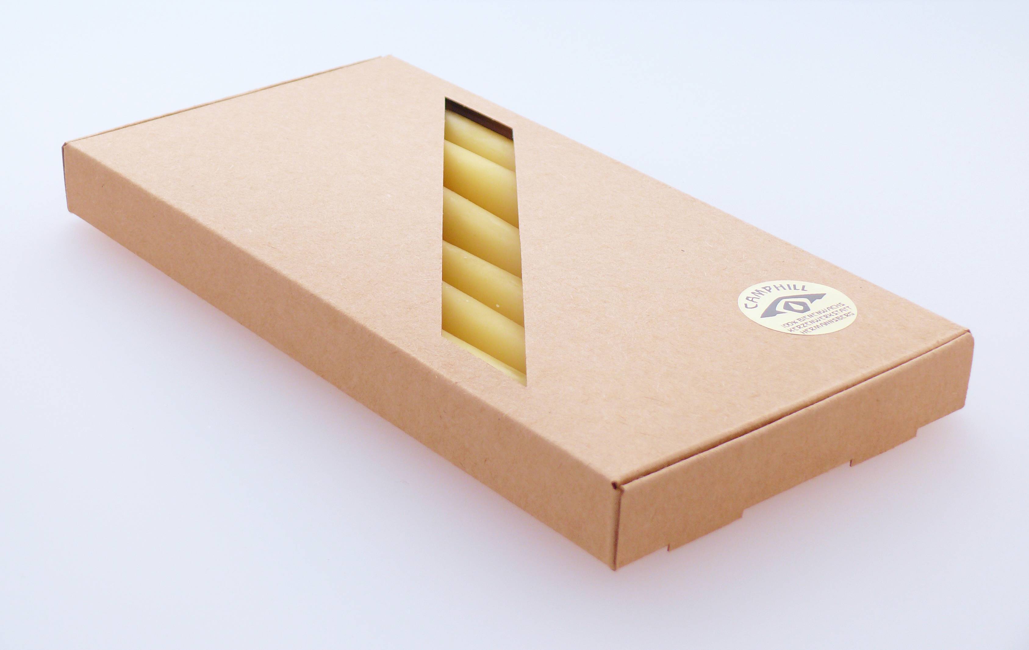 sechs Leuchterkerzen aus Bienenwachs im Geschenkkarteon