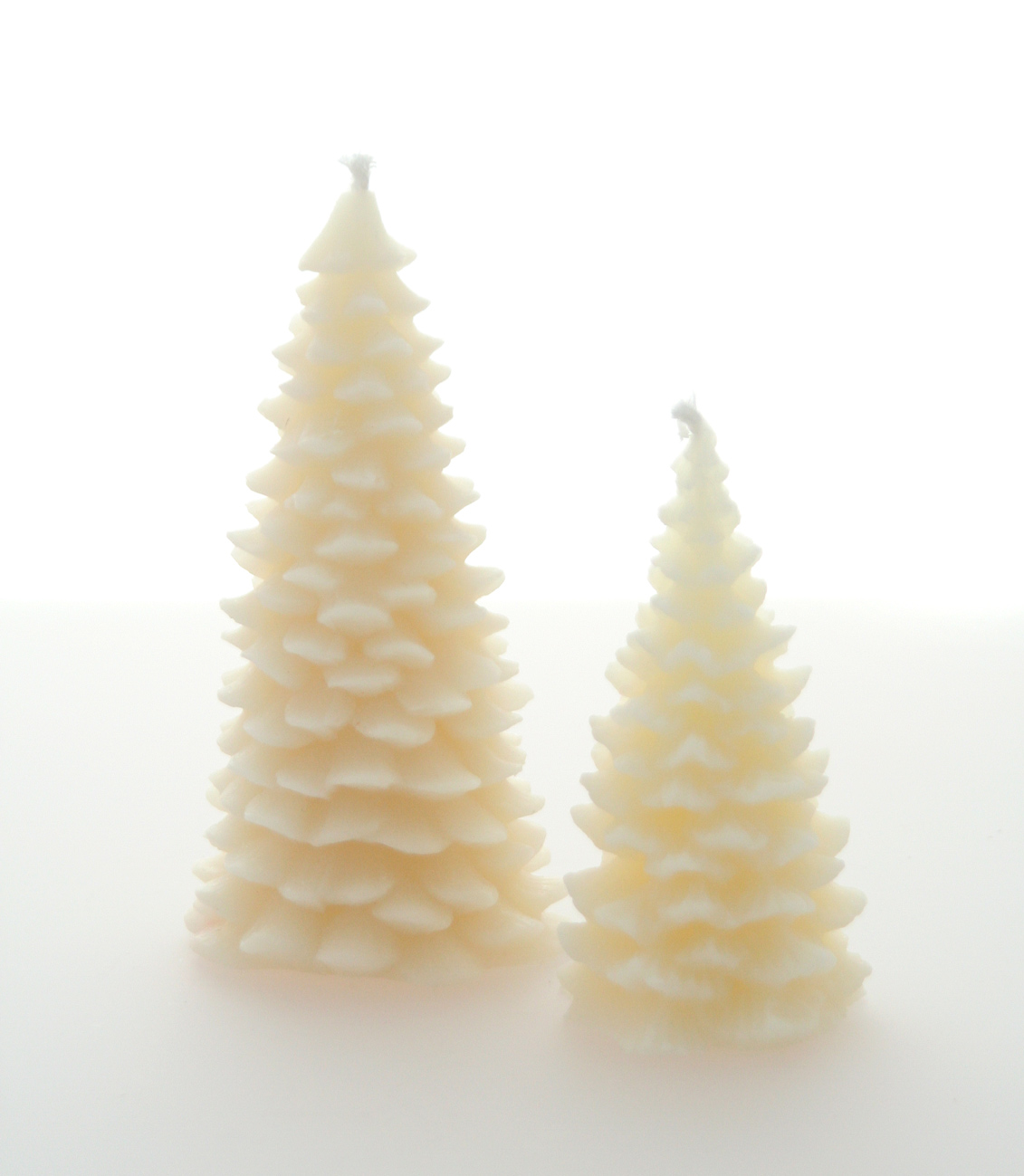 Weiße Tannenbaum Kerze aus Bienenwachs in zwei Größen