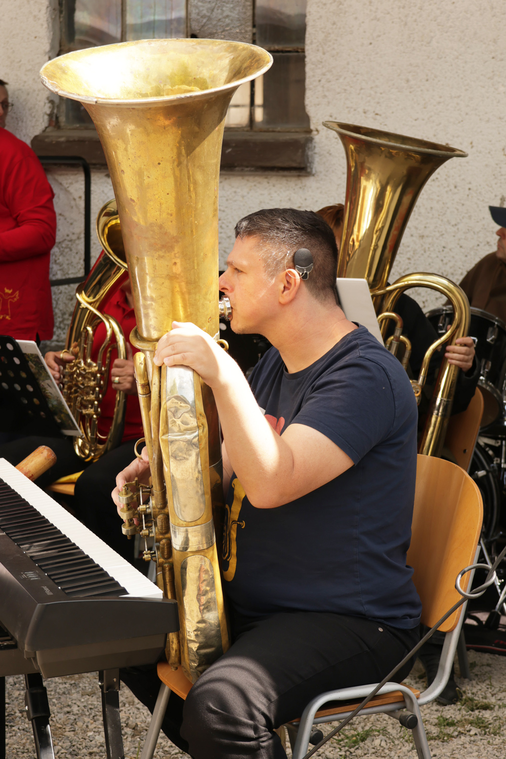 Ein Bläser mit der Tuba